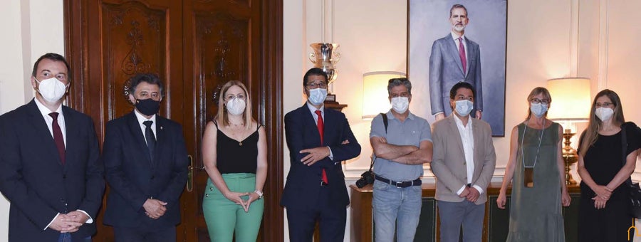 Los Reyes presiden desde hoy la antesala de presidencia y del salón de Plenos de la Diputación de Ciudad Real Los Reyes presiden desde hoy la antesala de presidencia y del salón de Plenos de la Diputación de Ciudad Real