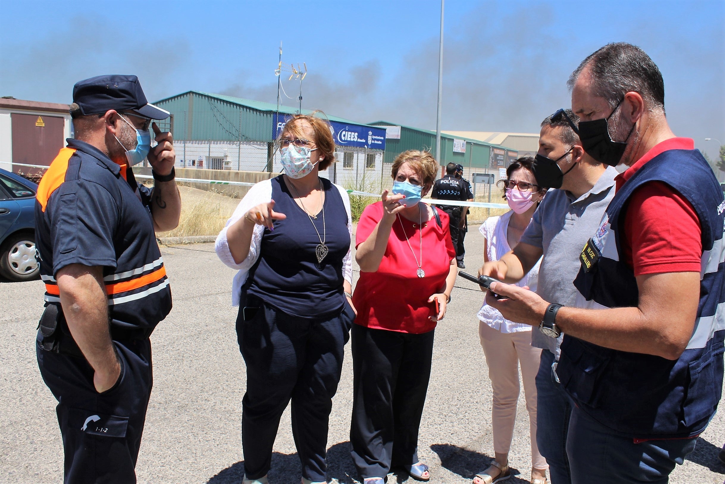 Controlado el incendio que ha afectado a 6 naves industriales de Almadén Controlado el incendio que ha afectado a 6 naves industriales de Almadén