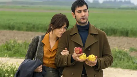 Züleyha y Yilmaz, protagonistas de 'Tierra amarga' 'Tierra amarga'