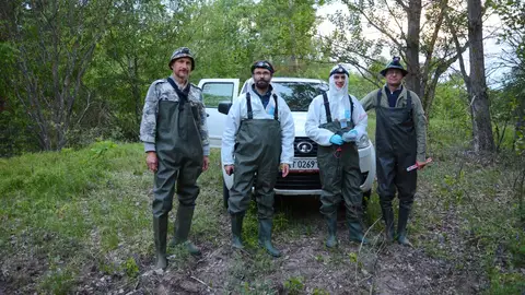 German Orizaola junto a su equipo en Chernobyl German Orizaola junto a su equipo en Chernobyl
