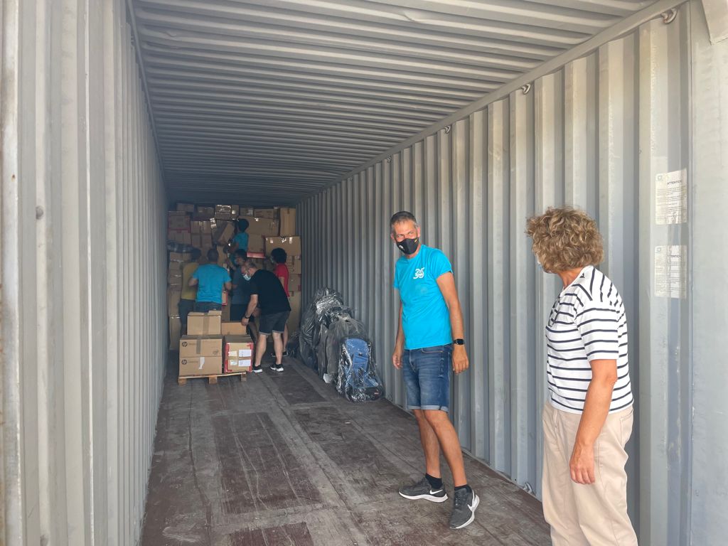 La plataforma Ayuda a Personas Refugiadas de Elche envía un contenedor de ayuda humanitaria a Siria La plataforma Ayuda a Personas Refugiadas de Elche envía un contenedor de ayuda humanitaria a Siria