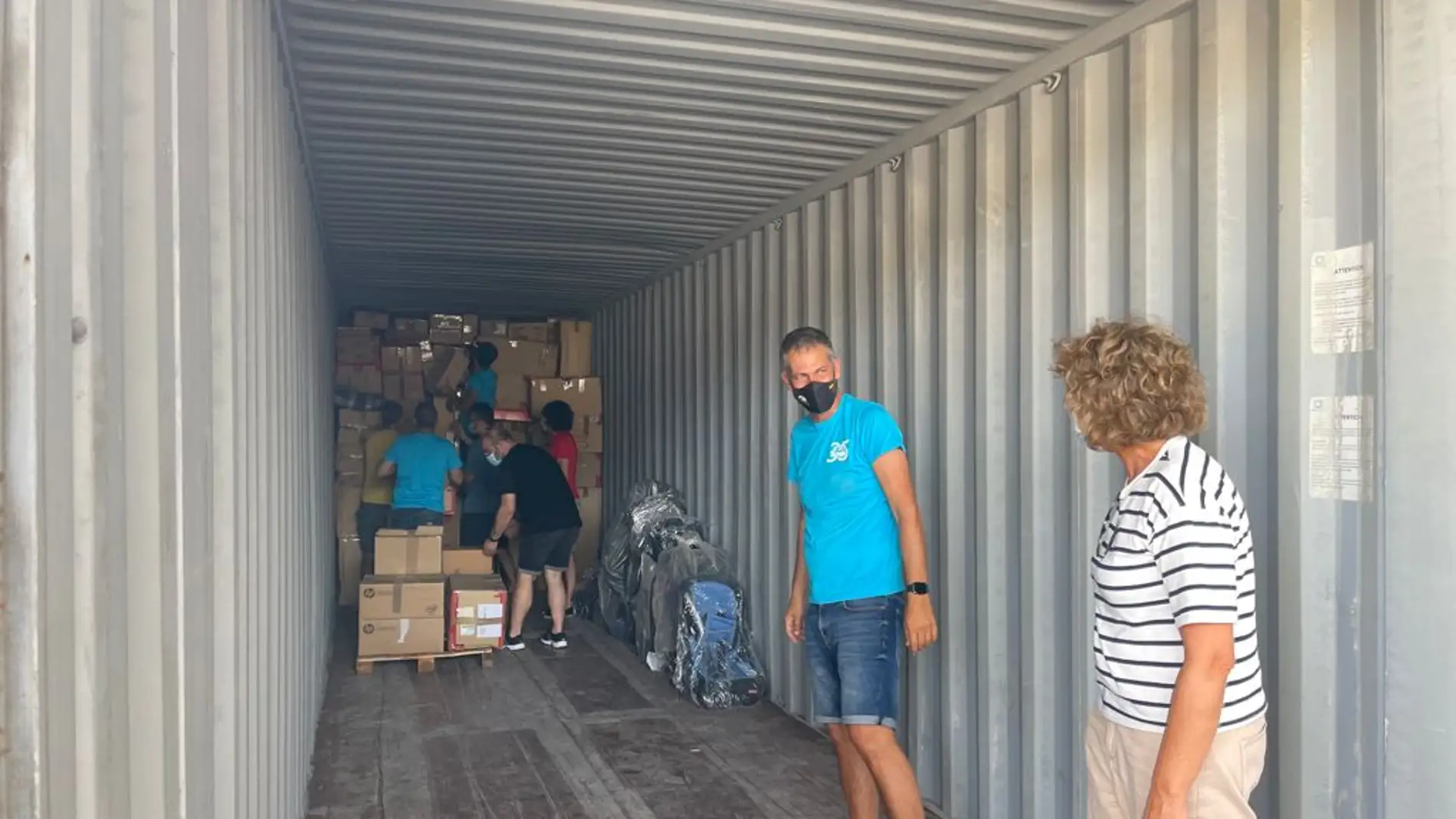 La plataforma Ayuda a Personas Refugiadas de Elche ha enviado un contenedor de ayuda humanitaria a Siria.