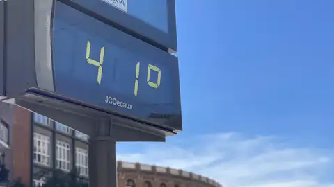 Termómetro marca 41 grados centígrados en Valencia. Termómetro marca 41 grados centígrados en Valencia.