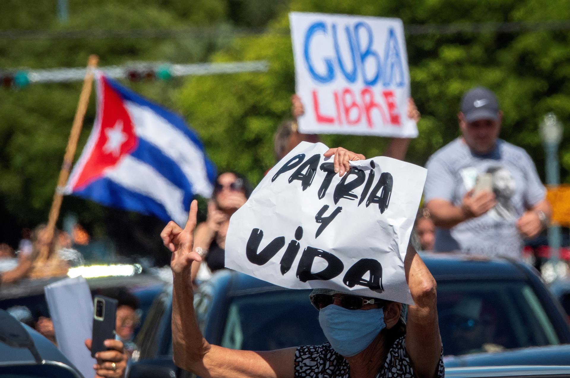 El Gobierno cubano confirma un muerto en las protestas contra el régimen El Gobierno cubano confirma un muerto en las protestas contra el régimen