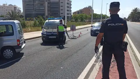 Control de la Policía Nacional en Elche. Control de la Policía Nacional en Elche.
