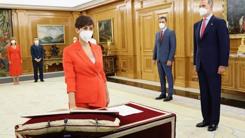 Isabel Rodríguez en el momento de prometer su cargo ante el Rey Isabel Rodríguez en el momento de prometer su cargo ante el Rey