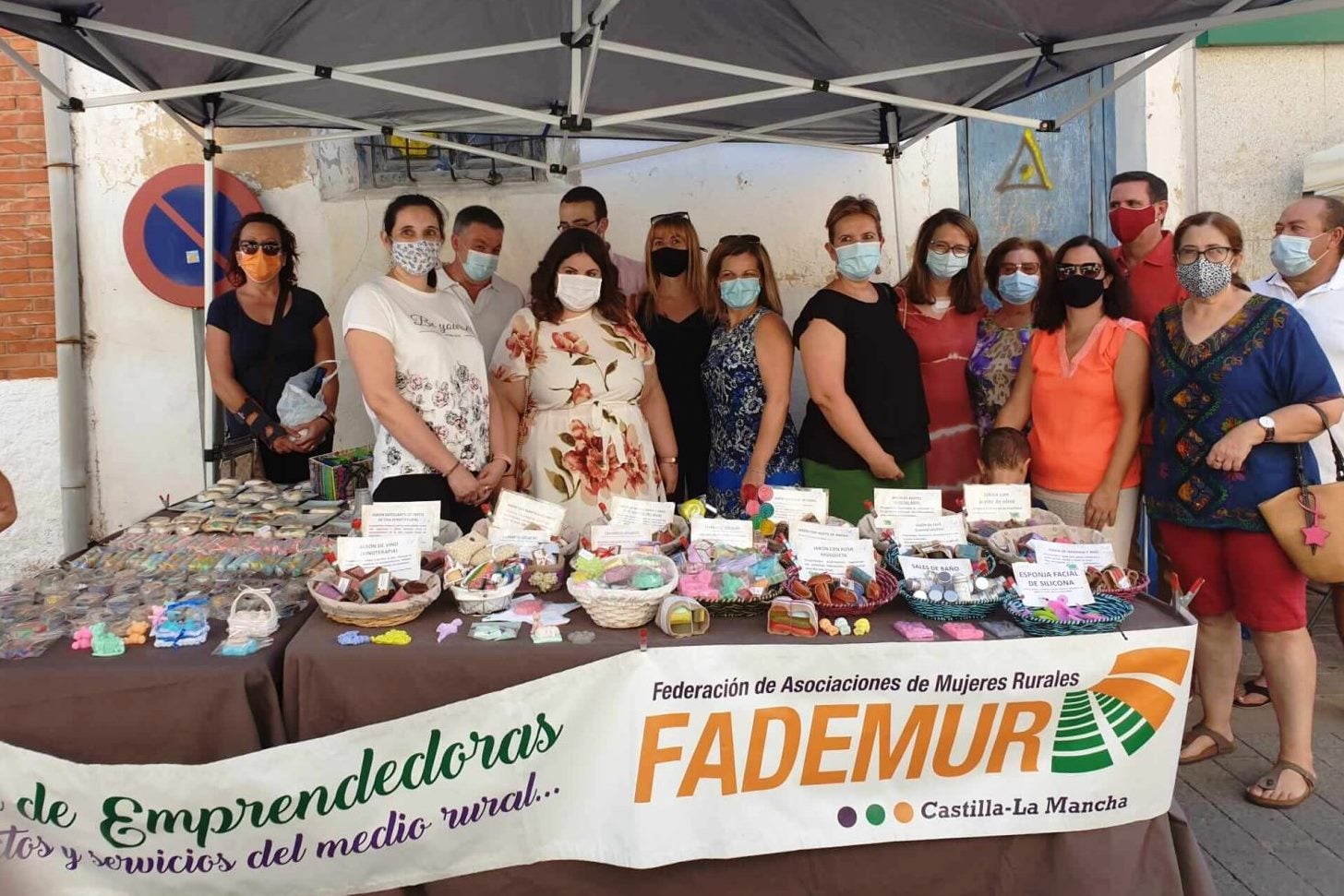 Reabren las ferias de artesanas y de emprendedoras de la Federación de Asociaciones de Mujeres Rurales de Castilla-La Mancha durante el verano de 2021 Reabren las ferias de artesanas y de emprendedoras de la Federación de Asociaciones de Mujeres Rurales de Castilla-La Mancha durante el verano de 2021