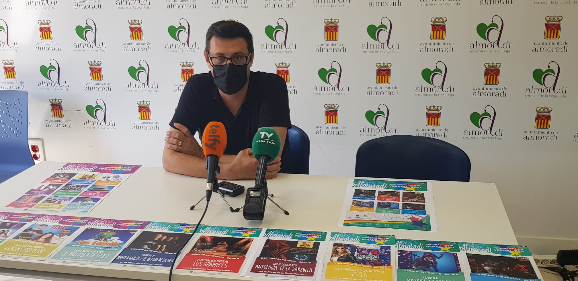 El concejal de fiestas, Domingo Andreu, ha presentado la programación de actos organizada para este mes de julio en Almoradí El concejal de fiestas, Domingo Andreu, ha presentado la programación de actos organizada para este mes de julio en Almoradí