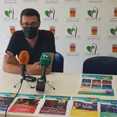 El concejal de fiestas, Domingo Andreu, ha presentado la programación de actos organizada para este mes de julio en Almoradí El concejal de fiestas, Domingo Andreu, ha presentado la programación de actos organizada para este mes de julio en Almoradí