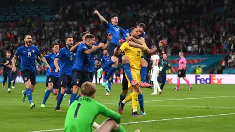 Los jugadores de Italia celebran en la tanda de penaltis contra Inglaterra Los jugadores de Italia celebran en la tanda de penaltis contra Inglaterra