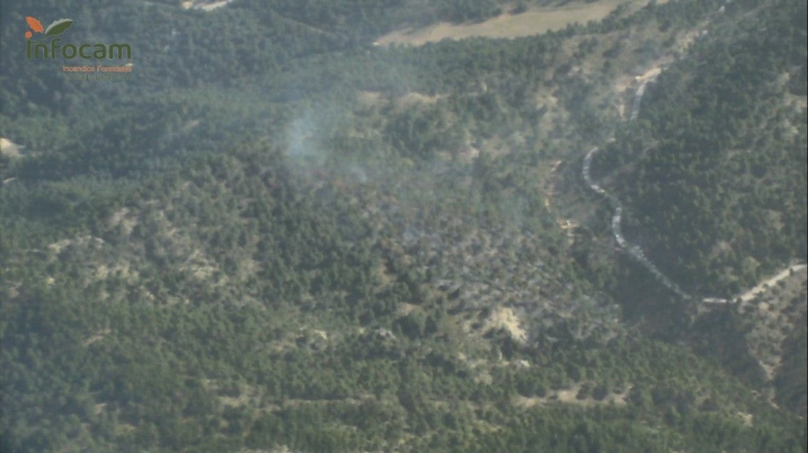 Continúan las labores de extinción del incendio en Villaverde de Guadalimar Continúan las labores de extinción del incendio en Villaverde de Guadalimar