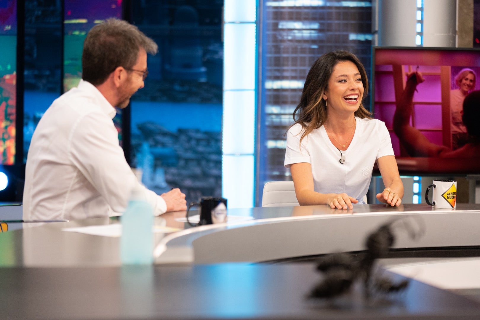 Anna Castillo desvela en El Hormiguero cómo fue grabar una escena de orgía Anna Castillo desvela en El Hormiguero cómo fue grabar una escena de orgía