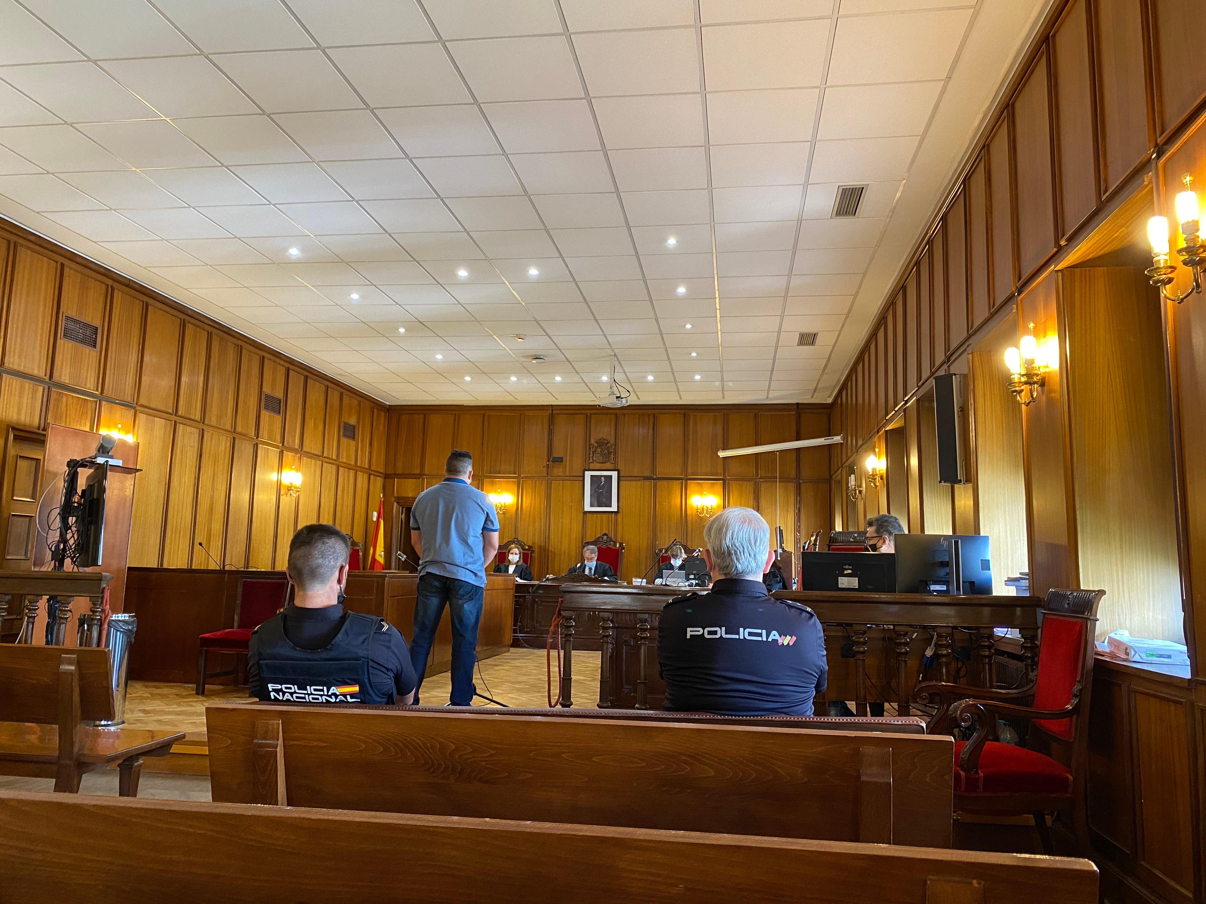 Sentado al banquillo un hombre acusado por tráfico de drogas Sentado al banquillo un hombre acusado por tráfico de drogas