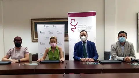 El COFCAM y la AECC de Castilla-La Mancha firman un convenio de colaboración para realizar acciones conjuntas El COFCAM y la AECC de Castilla-La Mancha firman un convenio de colaboración para realizar acciones conjuntas