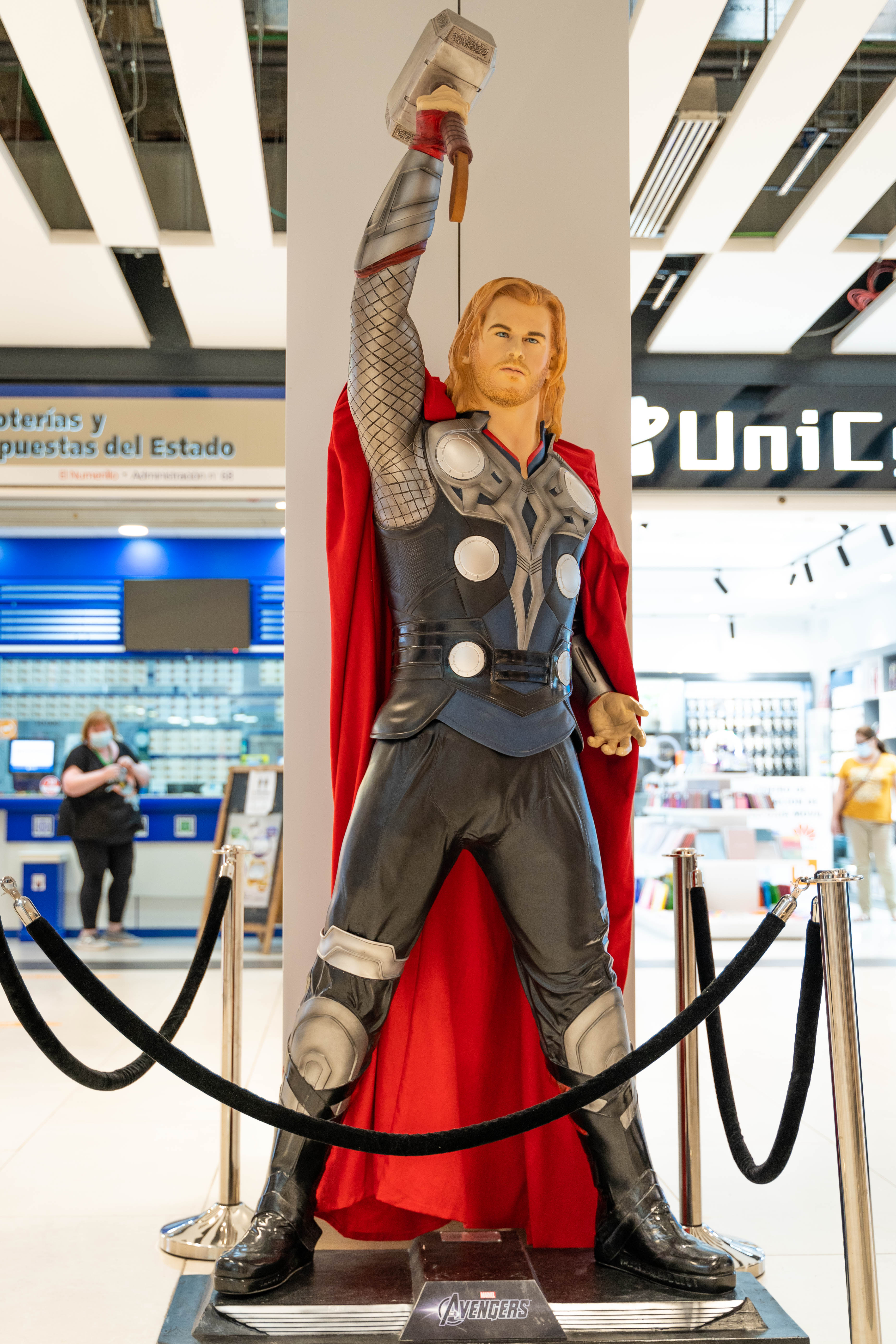 El mundo de los superhéroes llega a Larios Centro en una exposición compuesta por figuras a tamaño real y réplicas El mundo de los superhéroes llega a Larios Centro en una exposición compuesta por figuras a tamaño real y réplicas