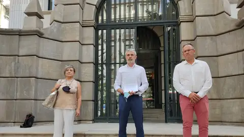 Raúl Orellana, alcalde de Órgiva, a las puertas de la Fiscalía Superior de Andalucía Raúl Orellana, alcalde de Órgiva, a las puertas de la Fiscalía Superior de Andalucía