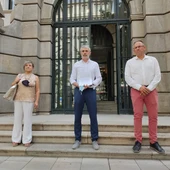 Raúl Orellana, alcalde de Órgiva, a las puertas de la Fiscalía Superior de Andalucía Raúl Orellana, alcalde de Órgiva, a las puertas de la Fiscalía Superior de Andalucía