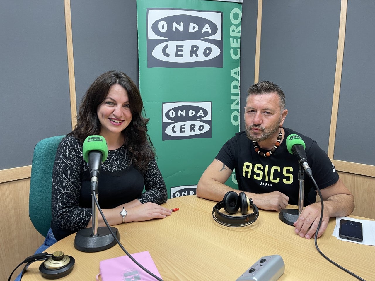 Miguel Noguera nos cuenta cómo está llevando este día de temperaturas extremas en Alicante y qué hace para paliar el calor Miguel Noguera nos cuenta cómo está llevando este día de temperaturas extremas en Alicante y qué hace para paliar el calor