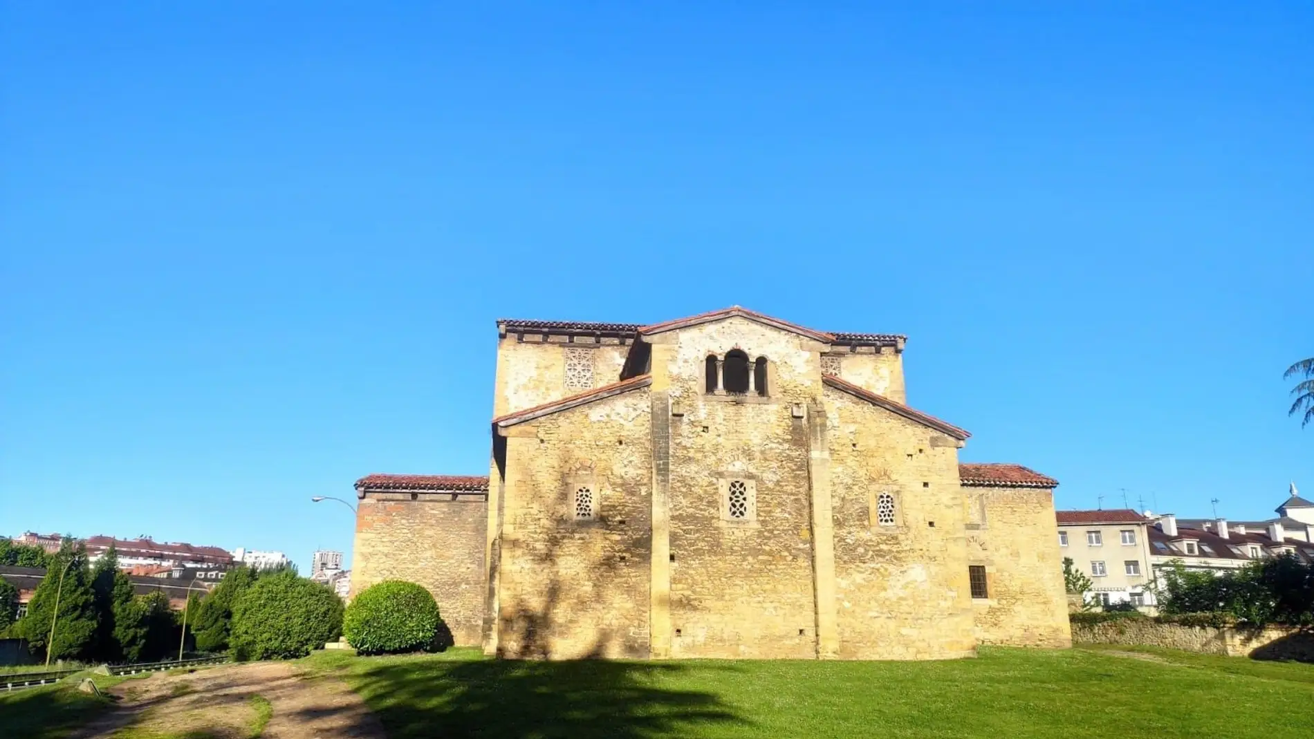 Iglesia de San Julián de los Prados en Oviedo.