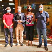 Los escaparates de los comercios de Orihuela rinden homenaje a la Armengola en la semana de Moros y Cristianos 