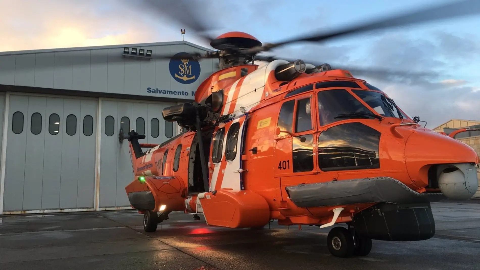 Un helicóptero 'Helimer' de Salvamento Marítimo