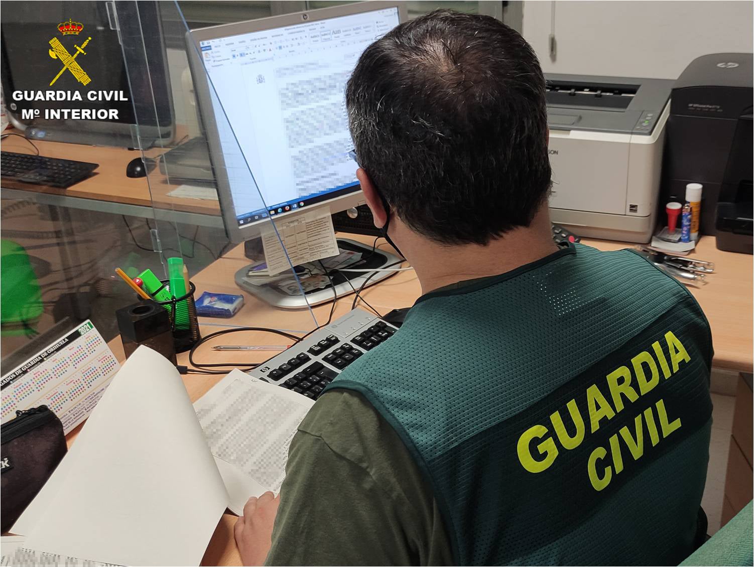La Guardia Civil desarticula un grupo criminal que estafaba a agricultores en la Vega Baja alicantina La Guardia Civil desarticula un grupo criminal que estafaba a agricultores en la Vega Baja alicantina