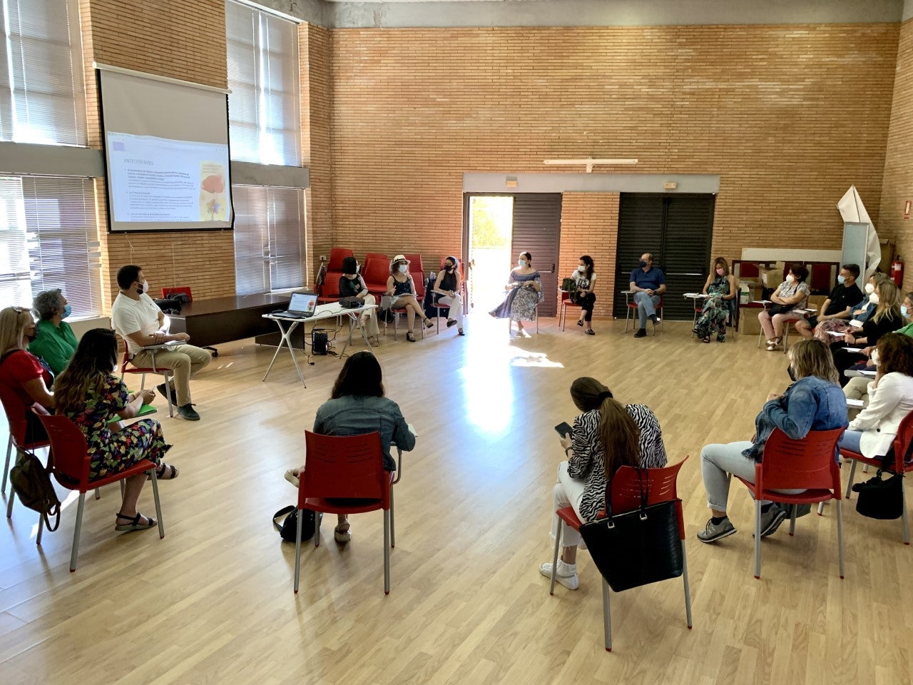 La cooperativa de cuidados ‘Red te cuida’, que ha contado con la orientación del Ayuntamiento de Cáceres, se constituye para mejorar las condiciones laborales del sector La cooperativa de cuidados ‘Red te cuida’, que ha contado con la orientación del Ayuntamiento de Cáceres, se constituye para mejorar las condiciones laborales del sector