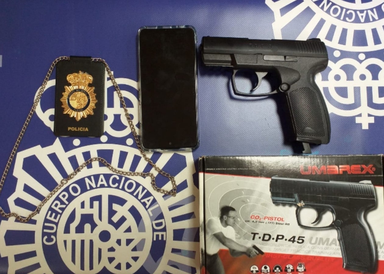 Detenido por hacerse pasar por policía Detenido por hacerse pasar por policía