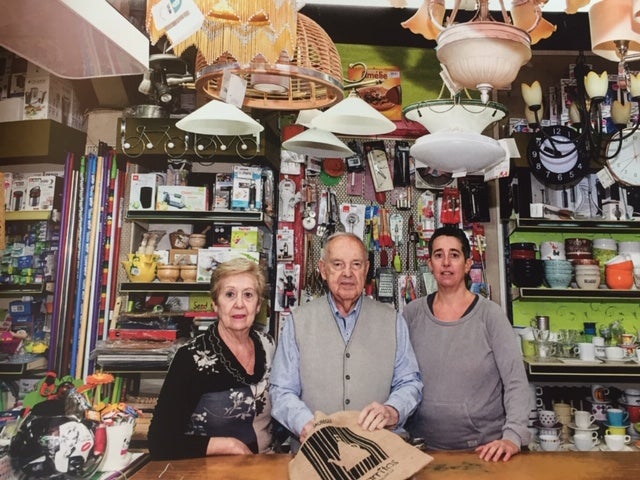 "Los programas de televisión y la proliferación de cursos de cocina han supuesto un boom en la venta de artilugios para cocinar" "Los programas de televisión y la proliferación de cursos de cocina han supuesto un boom en la venta de artilugios para cocinar"