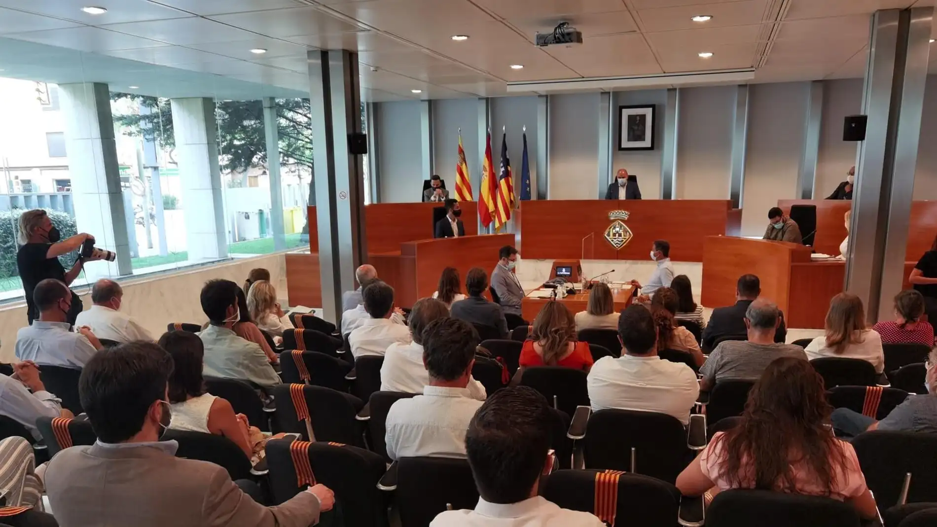 El Consell de Ibiza pedirá al Govern una modificación legislativa para limitar la entrada de vehículos a la Isla