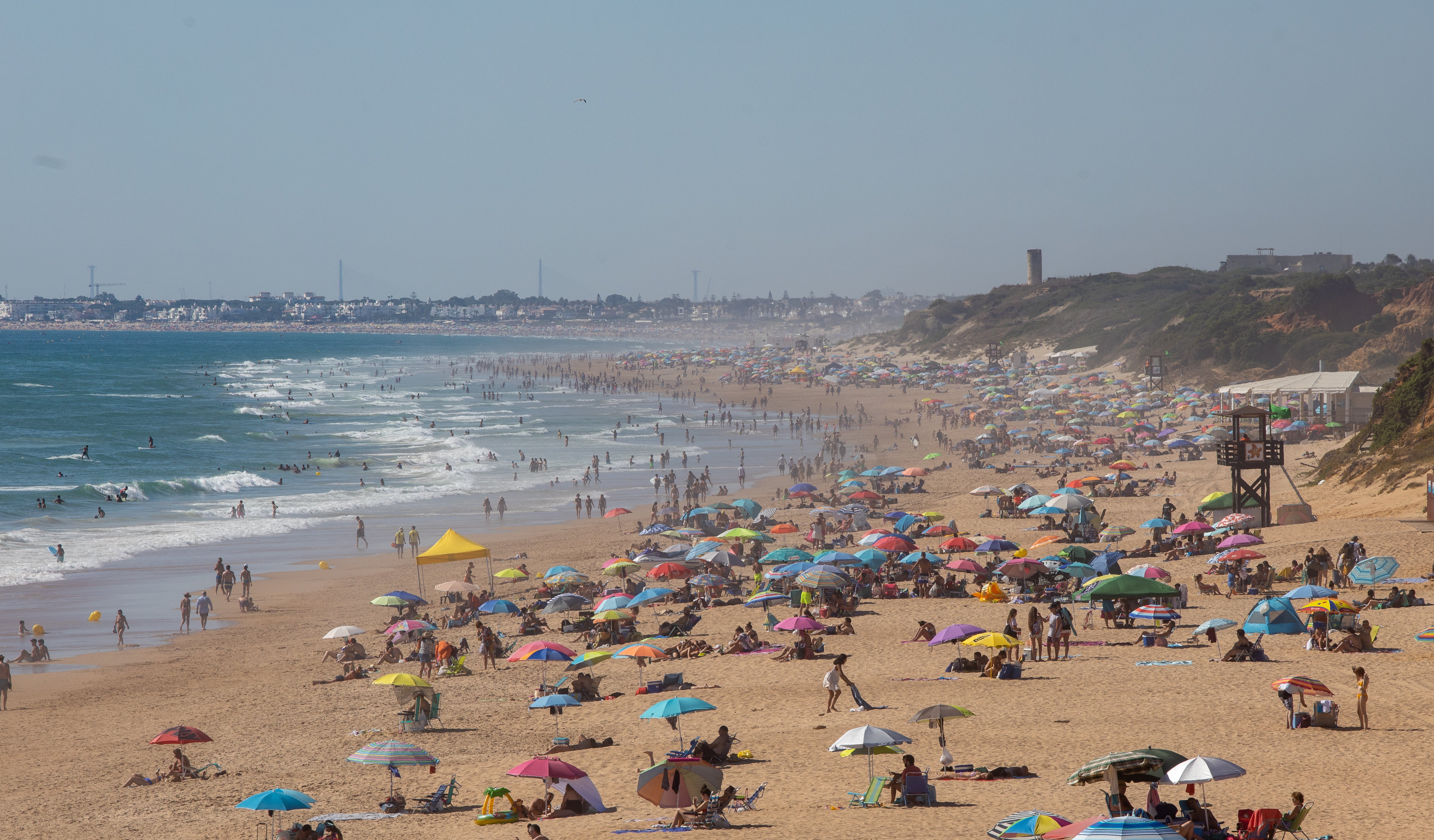 Conil, Tarifa y Marbella pueden entrar en confinamiento por el elevado número de contagios de coronavirus Conil, Tarifa y Marbella pueden entrar en confinamiento por el elevado número de contagios de coronavirus