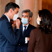 El presidente del Gobierno conversa con el presidente del Consejo General del Poder Judicial (CGPJ), Carlos Lesmes (c), y la ministra deJusticia, Pilar Llop El presidente del Gobierno conversa con el presidente del Consejo General del Poder Judicial (CGPJ), Carlos Lesmes (c), y la ministra deJusticia, Pilar Llop