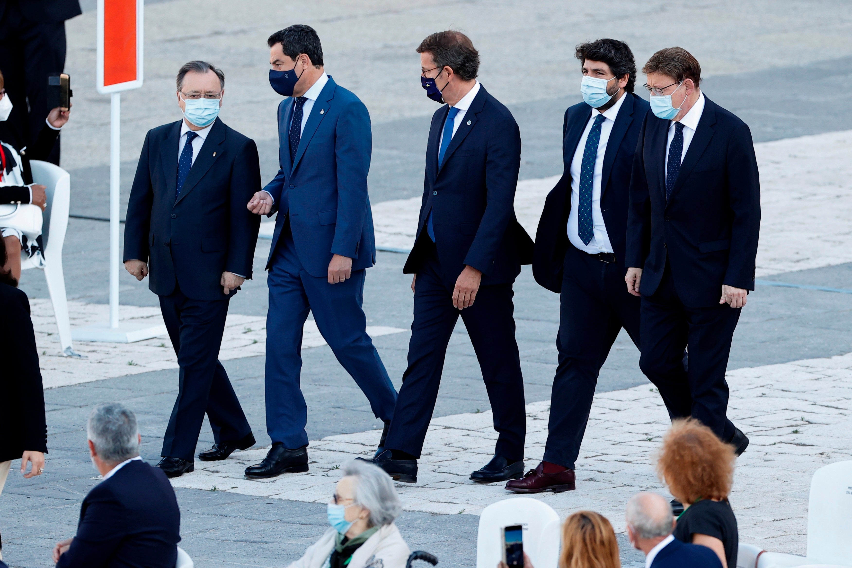 López Miras pide al Gobierno central “una norma que ampare las decisiones que debemos tomar las comunidades para frenar contagios” López Miras pide al Gobierno central “una norma que ampare las decisiones que debemos tomar las comunidades para frenar contagios”