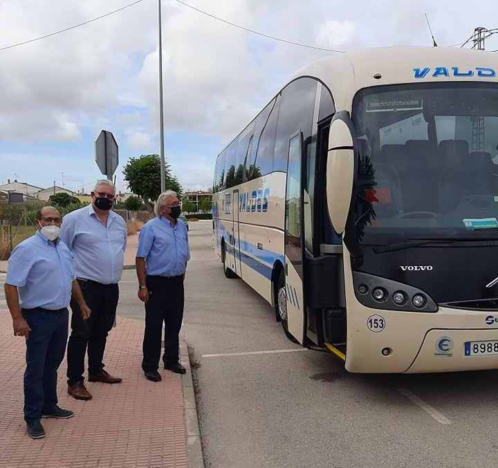 Un nuevo servicio de autobús gratuito une la zona de urbanizaciones y el casco urbano de San Fulgencio Un nuevo servicio de autobús gratuito une la zona de urbanizaciones y el casco urbano de San Fulgencio