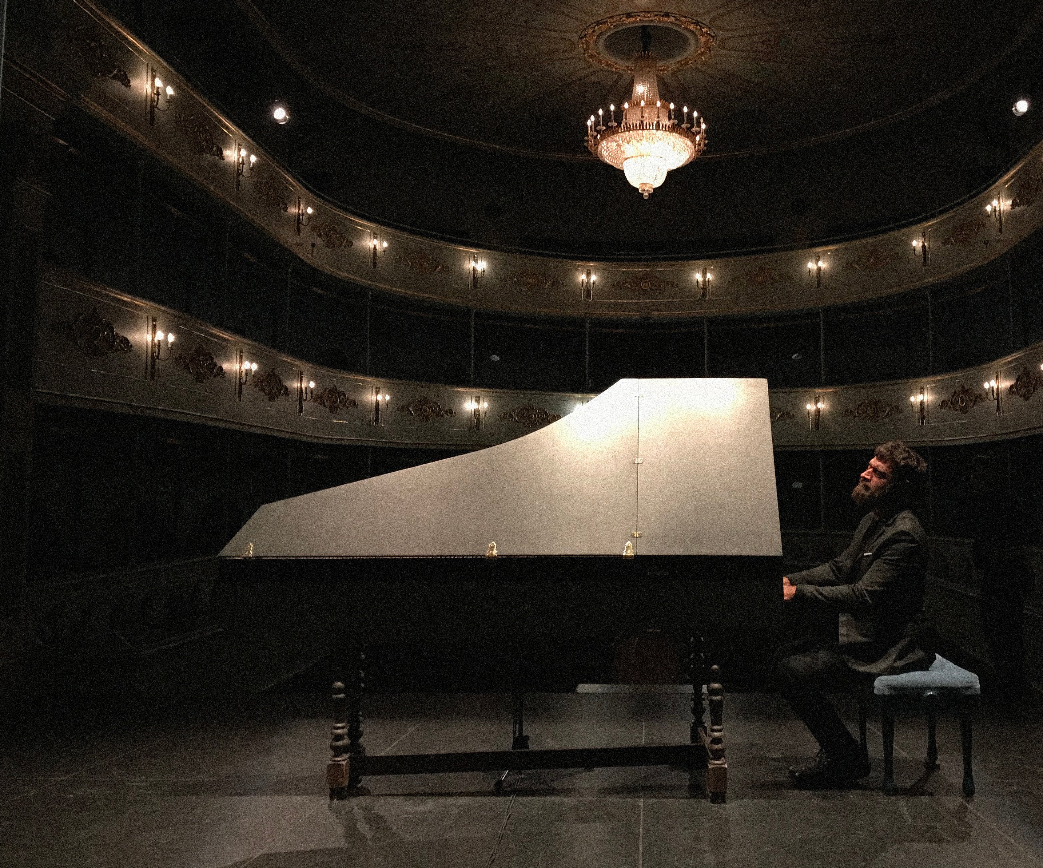 Antonio Simón: "Hay que olvidarse del género musical y centrarse en las emociones" Antonio Simón: "Hay que olvidarse del género musical y centrarse en las emociones"