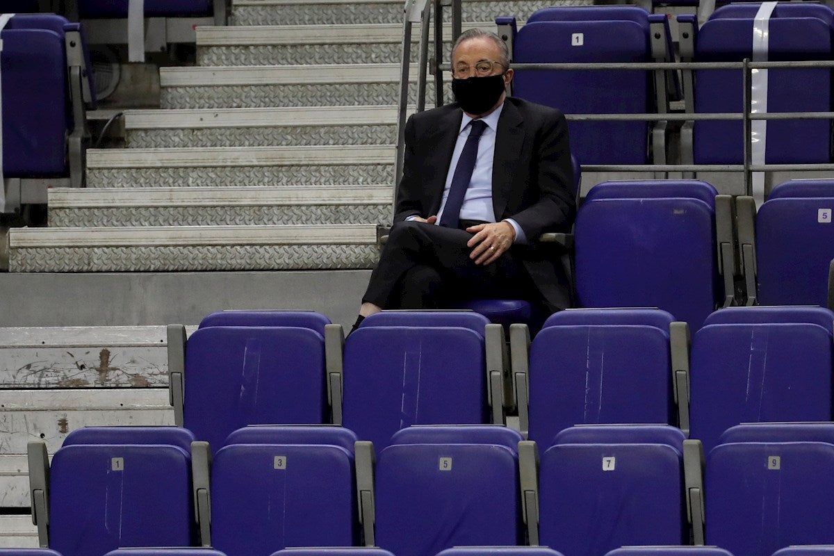 Florentino Pérez califica a Míchel de "estafador" y "malísimo entrenador" y carga contra la Quinta del Buitre Florentino Pérez califica a Míchel de "estafador" y "malísimo entrenador" y carga contra la Quinta del Buitre