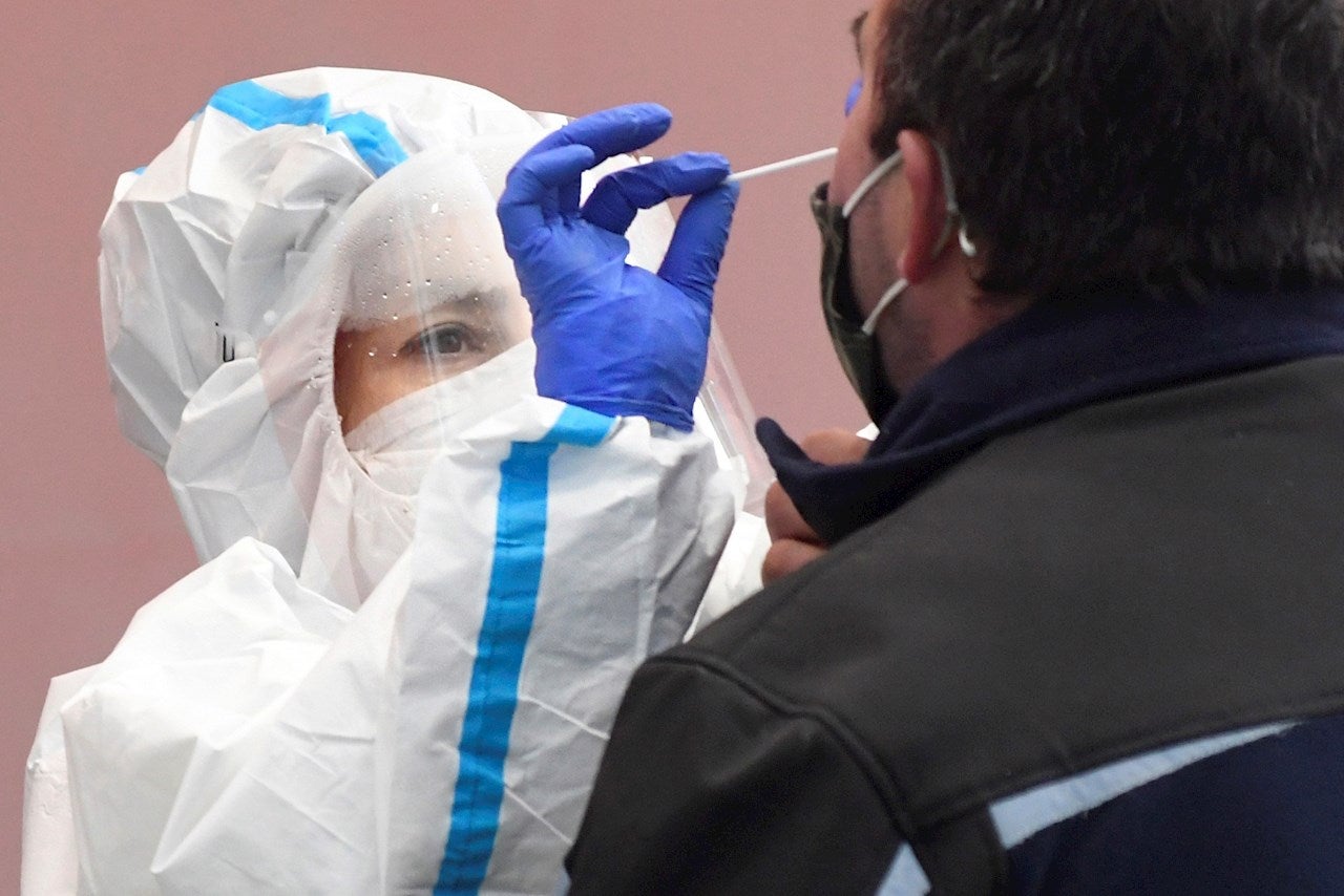 La España en el limbo: los contagios de COVID-19 crecen a menor velocidad aunque continúan al alza La España en el limbo: los contagios de COVID-19 crecen a menor velocidad aunque continúan al alza