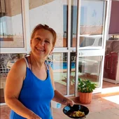 Angie en una de sus cocinas Angie en una de sus cocinas