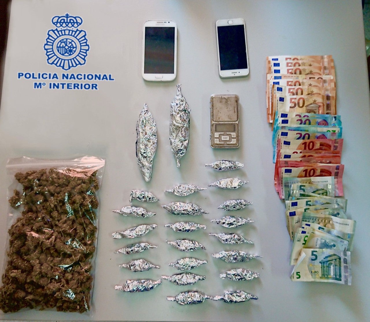 La Policía Nacional de Elche desmantela un punto de venta de marihuana tras recibir denuncias ciudadanas en su portal online anónimo La Policía Nacional de Elche desmantela un punto de venta de marihuana tras recibir denuncias ciudadanas en su portal online anónimo