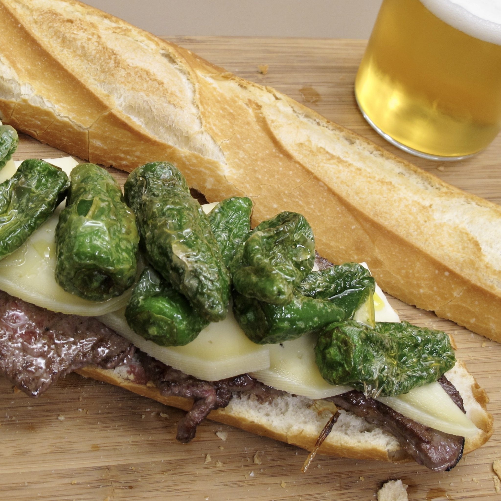 La receta de Robin Food para elaborar el bocadillo de filete con pimientos fritos definitivo La receta de Robin Food para elaborar el bocadillo de filete con pimientos fritos definitivo