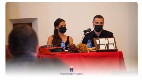 Presentaci&oacute;n de "Sutura m&eacute;trica" por los autores
