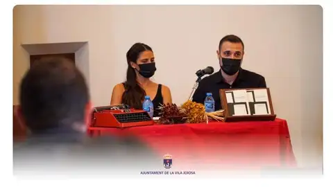Presentación de "Sutura métrica" por los autores Presentación de "Sutura métrica" por los autores