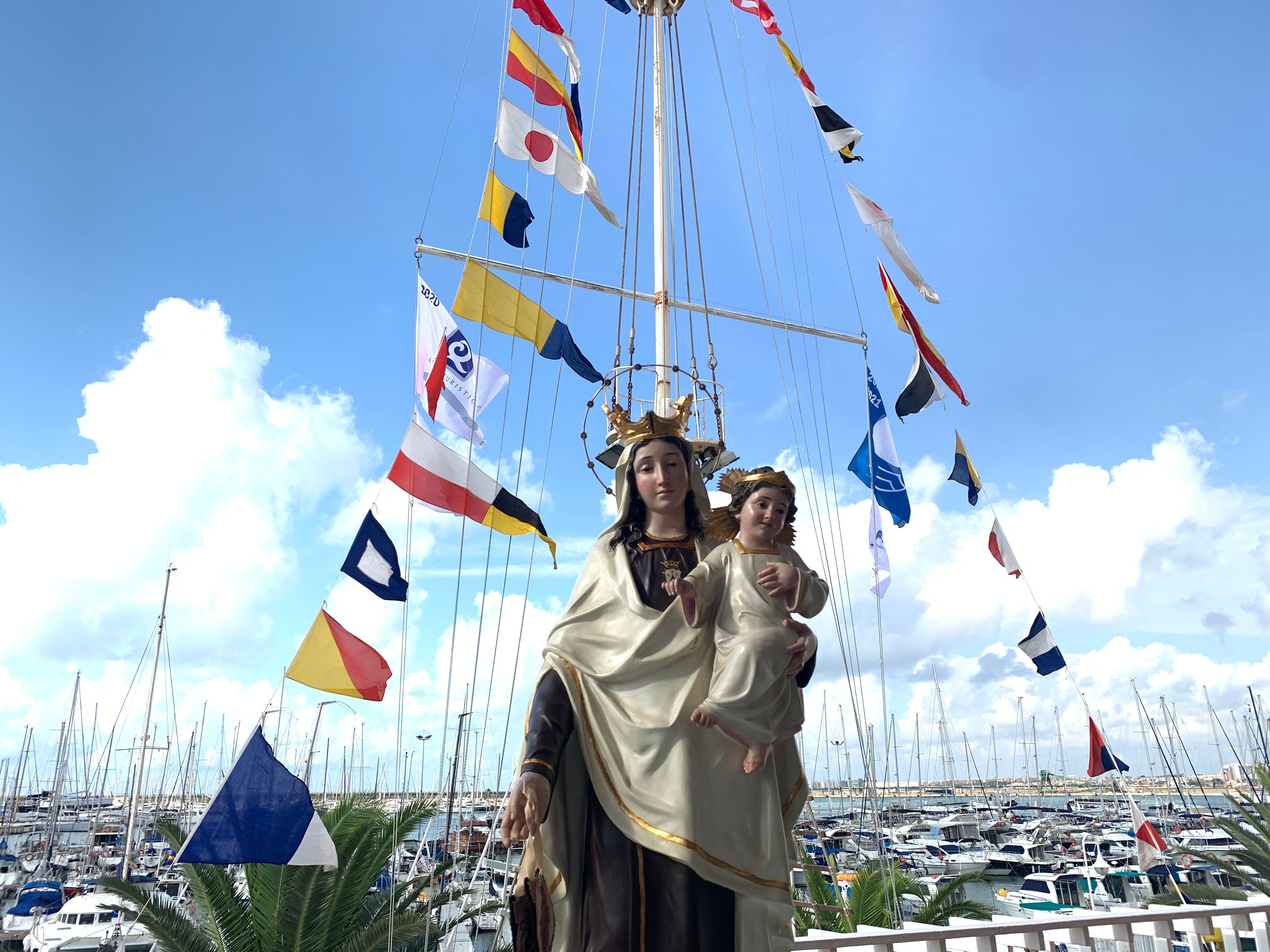 El RCNT ameniza la noche torrevejense con fiestas temáticas, conciertos y DJ en vivo El RCNT ameniza la noche torrevejense con fiestas temáticas, conciertos y DJ en vivo