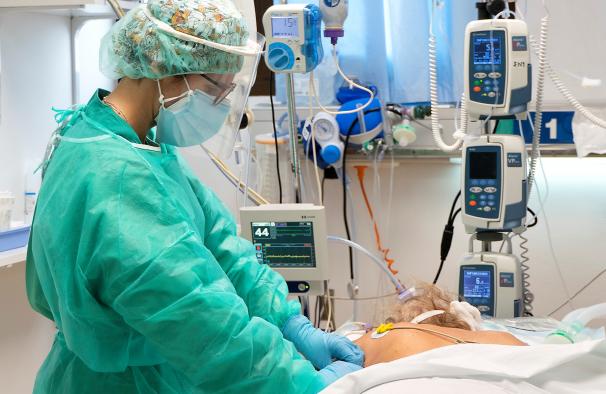 La medida de edad de los ingresados en UCI en Galicia es de 43 años La medida de edad de los ingresados en UCI en Galicia es de 43 años