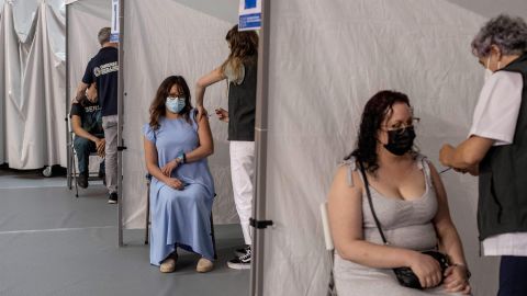 La Agencia Europea del Medicamento urge a completar vacunaci&oacute;n por la &ldquo;r&aacute;pida propagaci&oacute;n&rdquo; de la variante delta