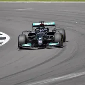 Hamilton logra la pole para la carrera por la pole. Sainz 9º y Alonso 11º Hamilton logra la pole para la carrera por la pole. Sainz 9º y Alonso 11º