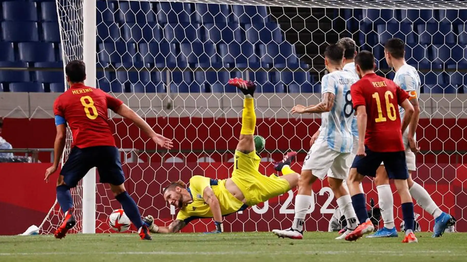 Mikel Merino consigue el tanto ante Argentina