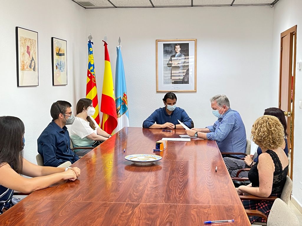 Toma de posesión de 6 nuevos funcionarios para plazas de auxiliares de administración general Toma de posesión de 6 nuevos funcionarios para plazas de auxiliares de administración general