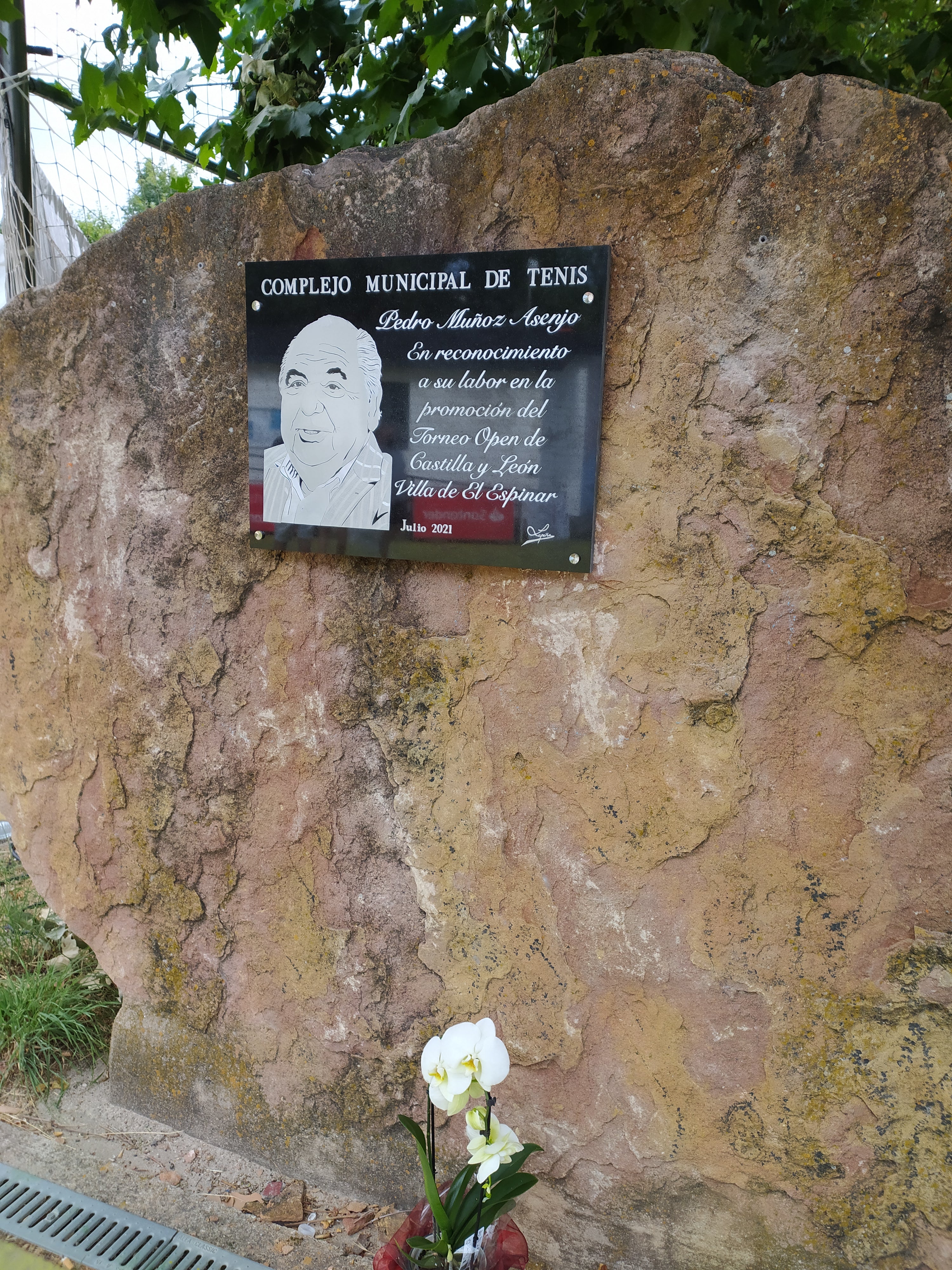 Desde El Open de Tenis Castilla y León homenajean a su fundador Pedro Muñoz. Desde El Open de Tenis Castilla y León homenajean a su fundador Pedro Muñoz.