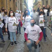 Madres y padres del CEIP Río San Pedro en una manifestación Madres y padres del CEIP Río San Pedro en una manifestación